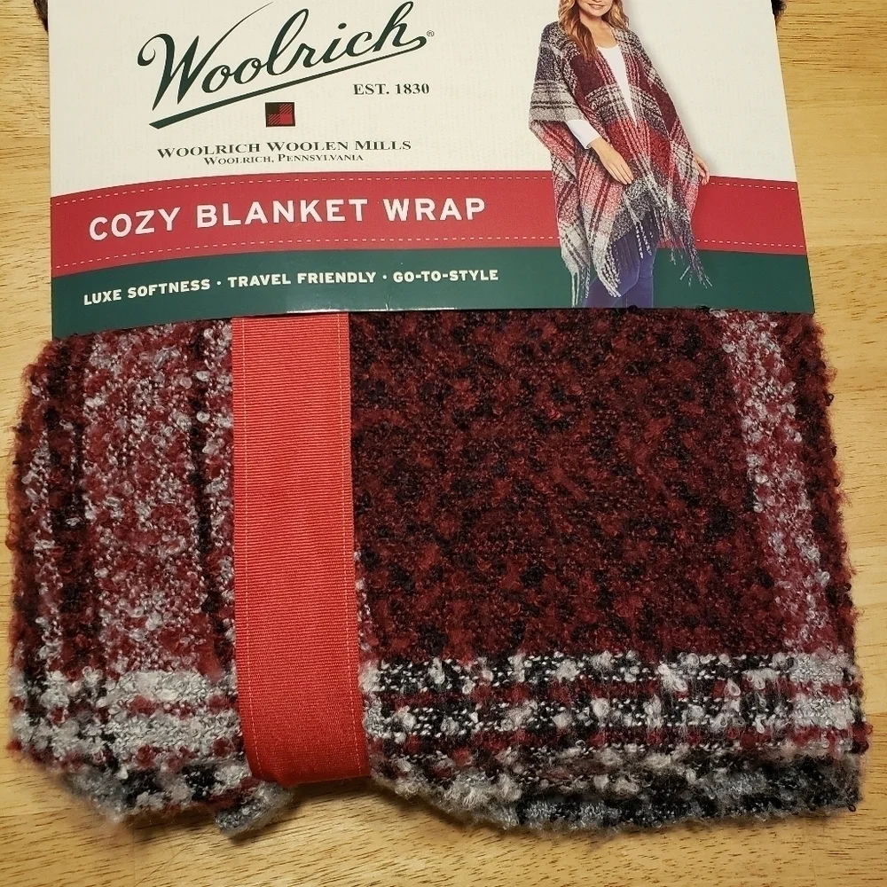 NWT Woolrich Blanket Wrap Red, Gray, and Black Sz One Size